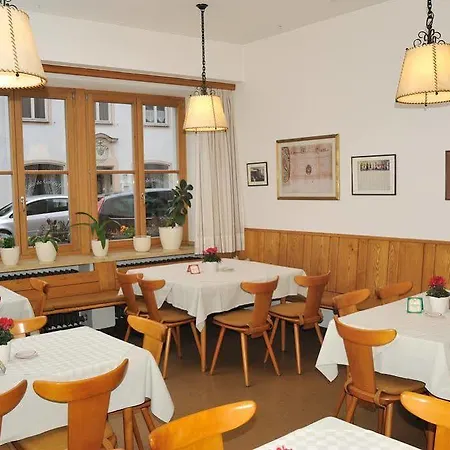 מלון Schattenhofer Braugasthof 3*