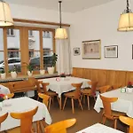מלון Schattenhofer Braugasthof 3*